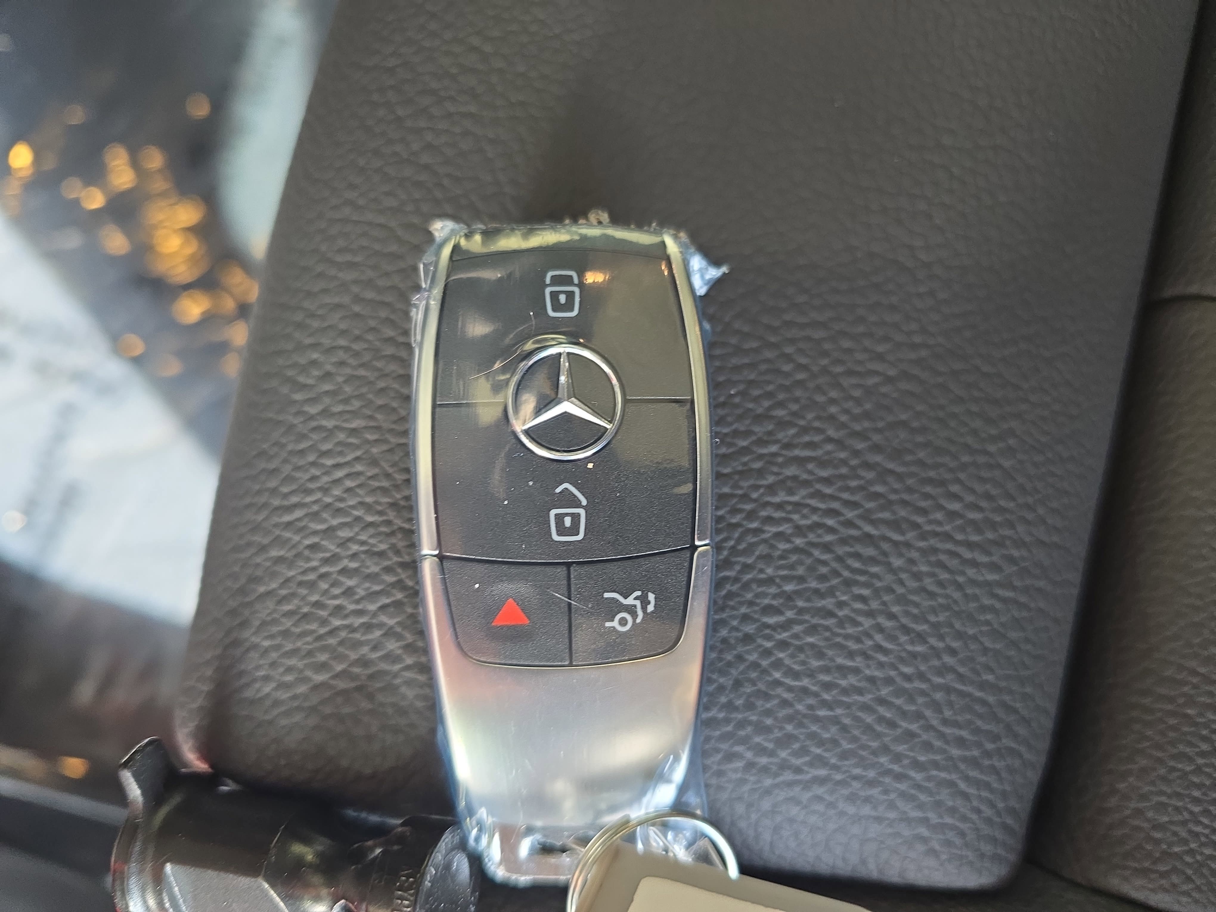 New 2026 MANUFAKTUR Patagonia Red Metallic Mercedes-Benz GLB250 image 36