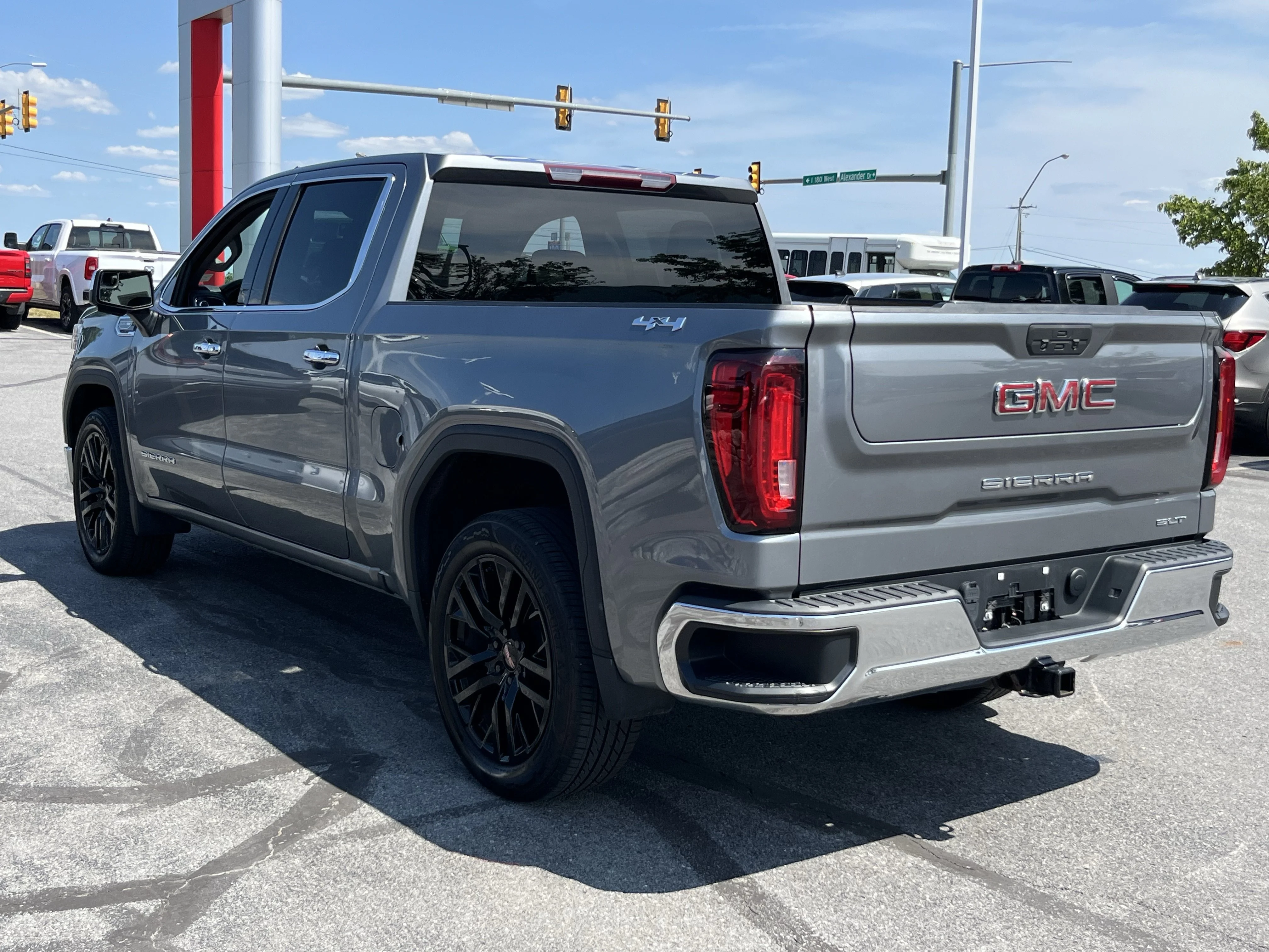 Used 2021 Steel Metallic GMC SLT image 9