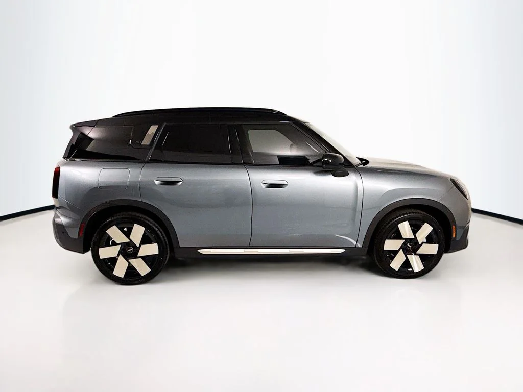 New 2027 Smokey Green Metallic MINI Iconic image 4