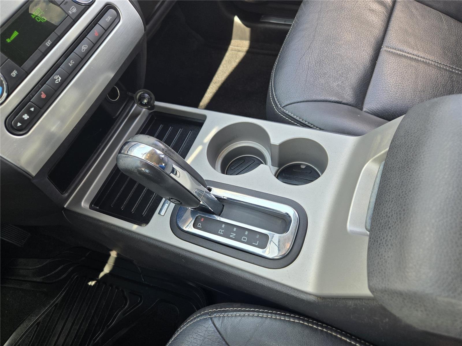 Used 2010 Ingot Silver Metallic Ford Limited image 18