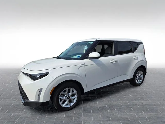 Used 2025 White Kia LX image 3