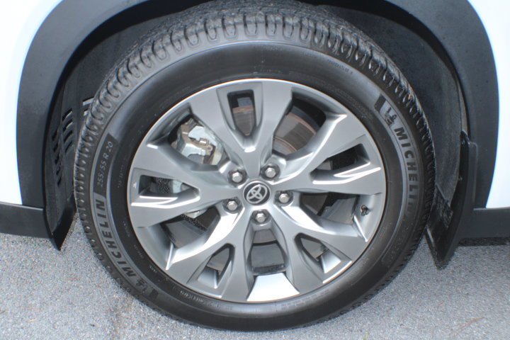 Certified Used 2024 Wind Chill Pearl Toyota Limited image 5