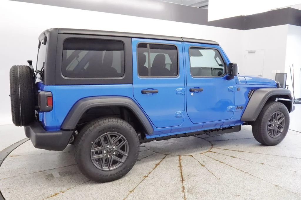 New 2026 Hydro Blue Pearl-Coat Exterior Paint Jeep Sport S image 8