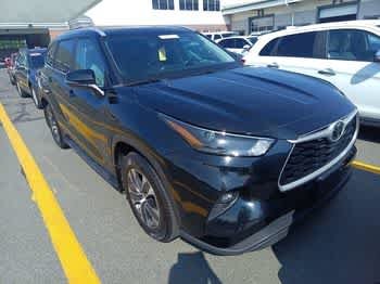 Used 2022 Midnight Black Metallic Toyota XLE image 2