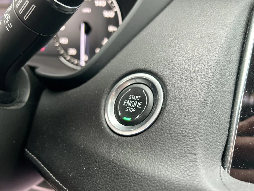 Used 2019 RADIANT SILVER METALLIC Cadillac AWD Premium Luxury image 19