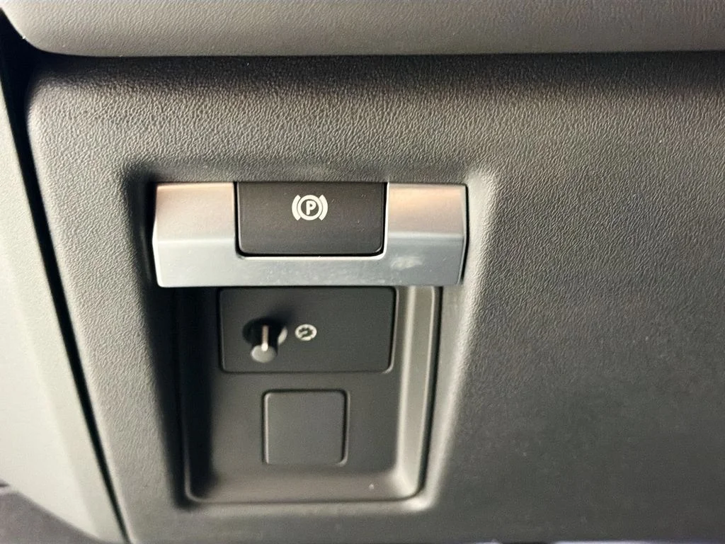 New 2026 Borasco Grey Land Rover X-Dynamic SE image 10