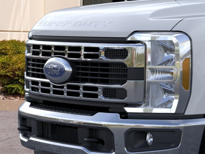 New 2026 Oxford White Ford XLT image 17