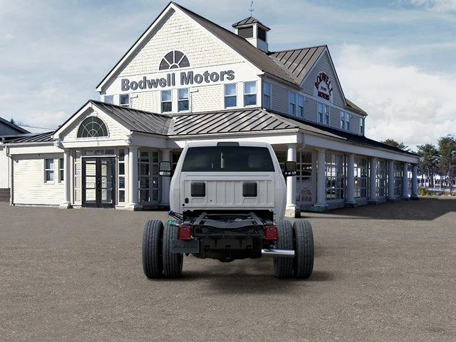New 2026 Bright White Clear-Coat Exterior Paint RAM Tradesman 4WD Reg Cab 60" CA 143.5" WB image 7