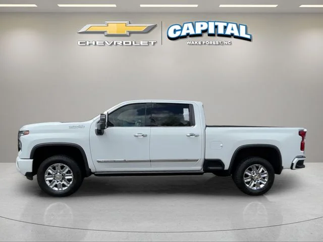Used 2024 White Chevrolet High Country image 2