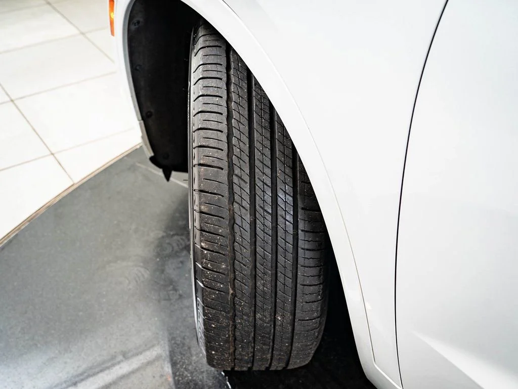Used 2023 White Cadillac Sport image 39
