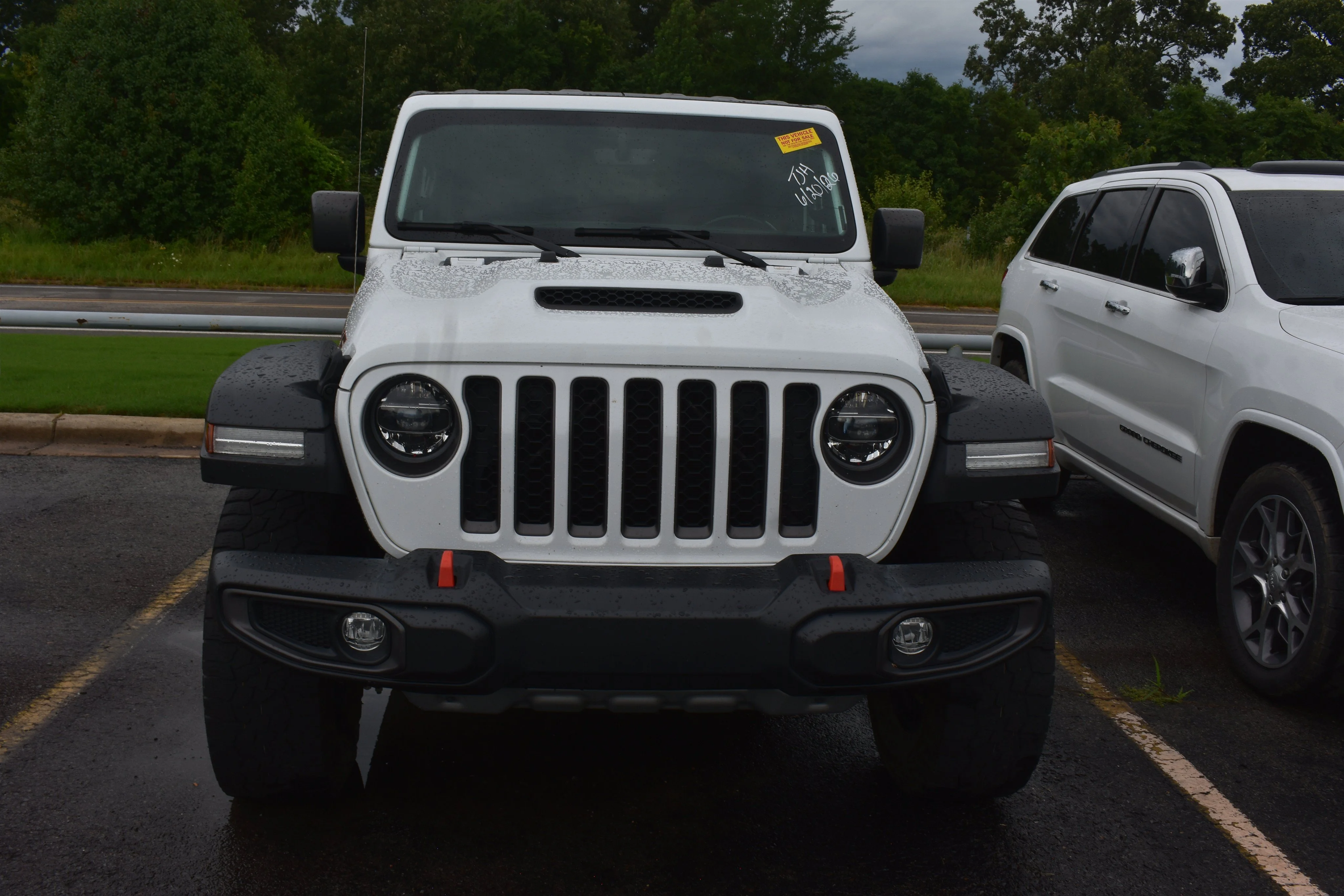 Used 2022 Bright White Clearcoat Jeep Mojave image 2