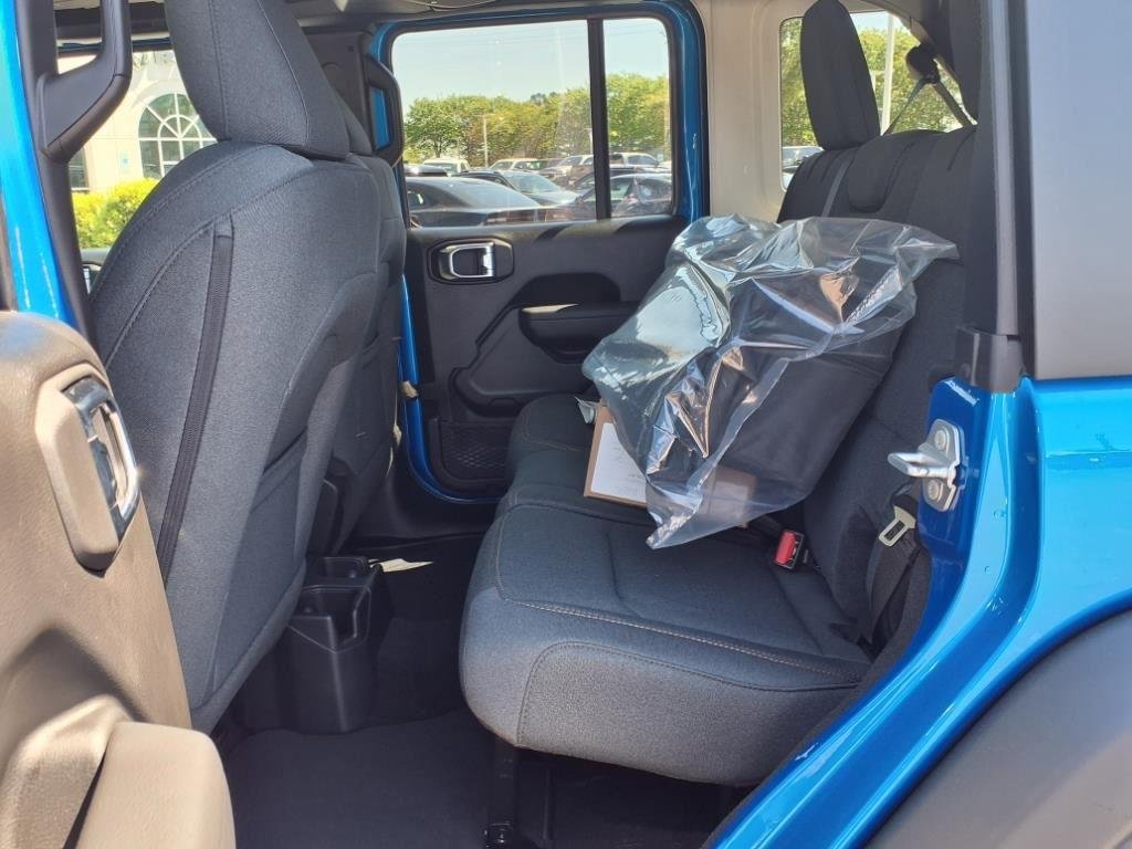 New 2025 Hydro Blue Pearl-Coat Exterior Paint Jeep Sport S image 21