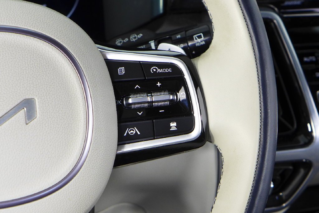 Used 2023 Snow White Pearl Kia SX Prestige image 28