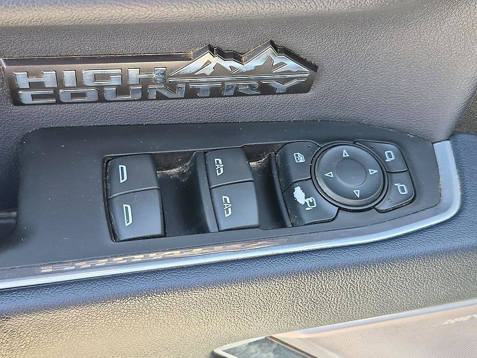 Used 2023 Iridescent Pearl Tricoat Chevrolet High Country image 13