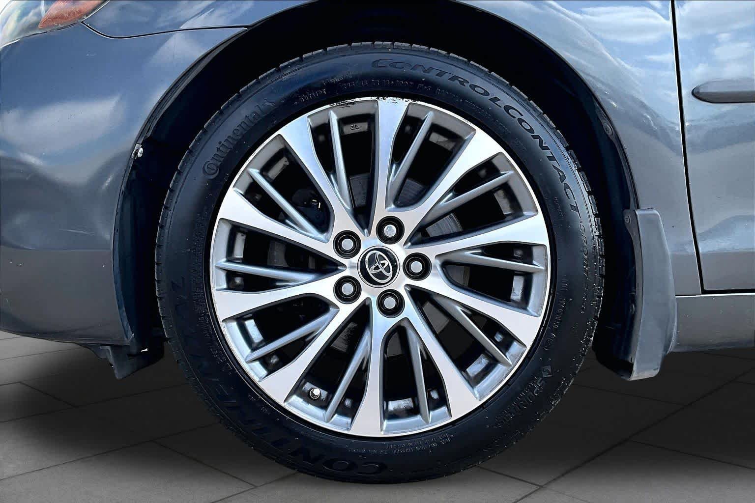Used 2008 Magnetic Gray Metallic Toyota LE image 10