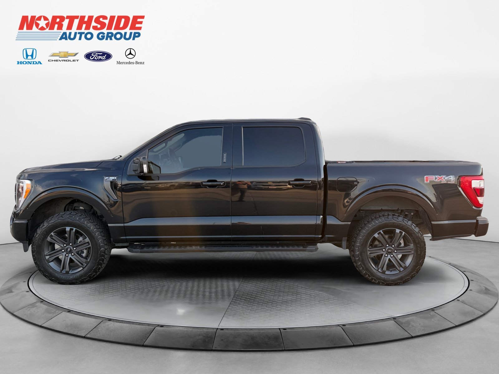Used 2023 Agate Black Metallic Ford LARIAT image 4