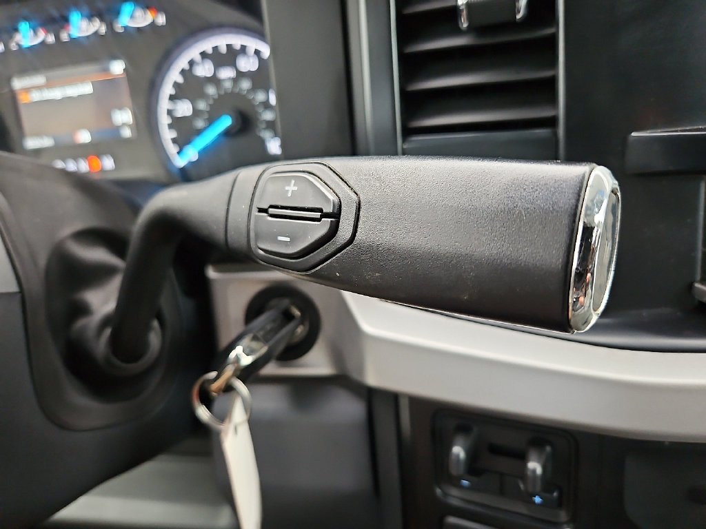 Used 2025 Oxford White Ford XLT image 24