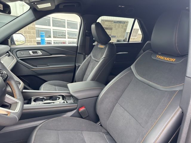 New 2026 Carbonized Gray Metallic Ford Tremor® image 15