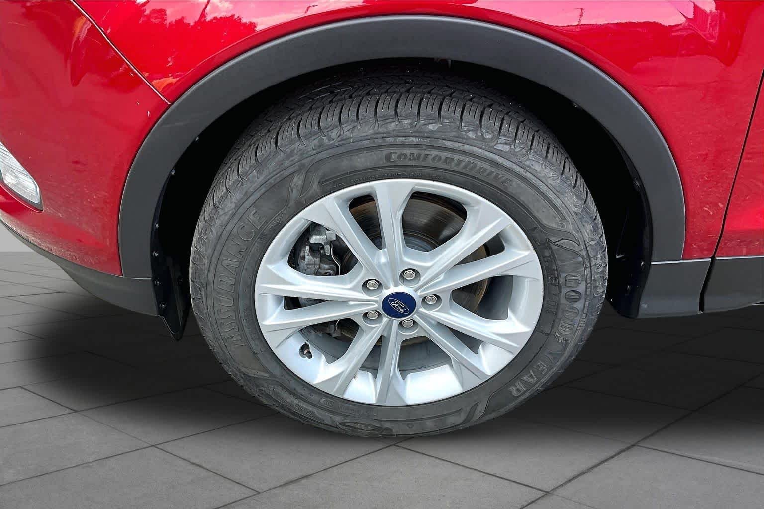 Used 2018 Ruby Red Metallic Tinted Clearcoat Ford SEL image 11