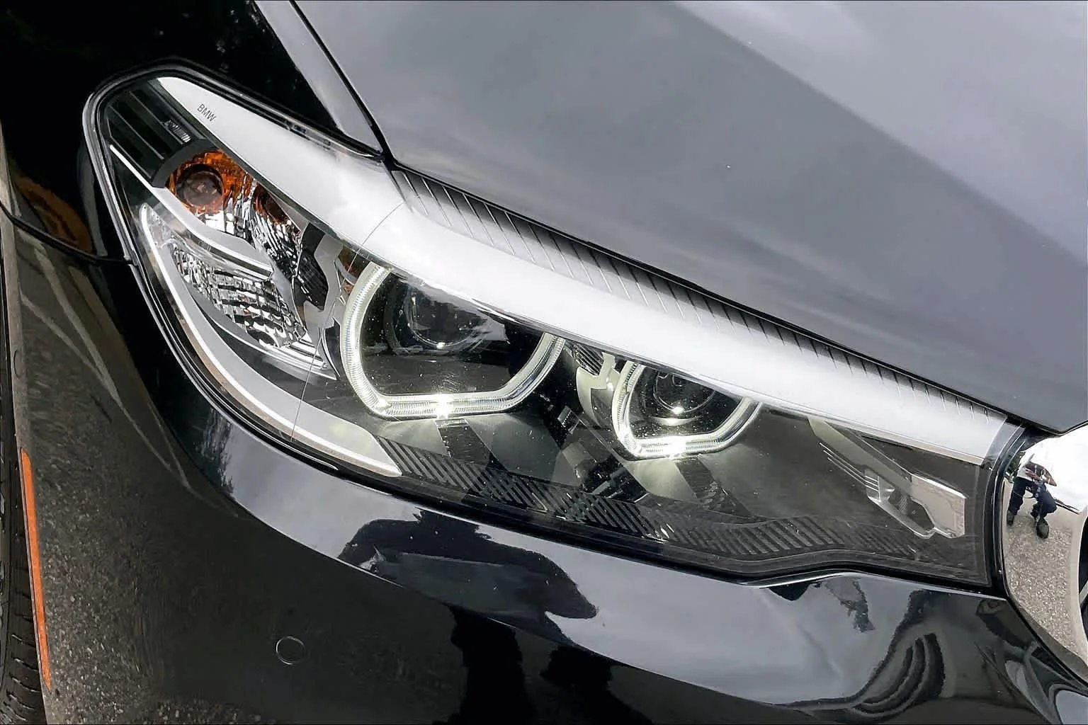 Used 2020 Black Sapphire Metallic BMW 530i xDrive image 26