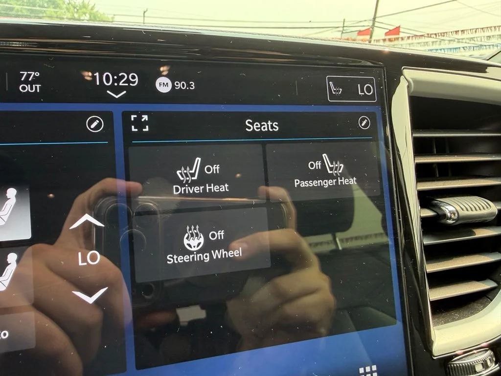 Used 2023 Black Chrysler Touring L image 5