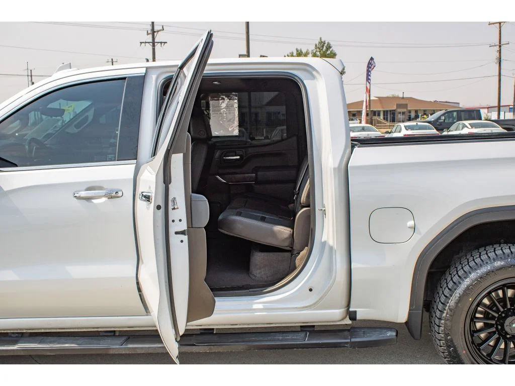 Used 2021 White Frost Tricoat GMC Denali image 18