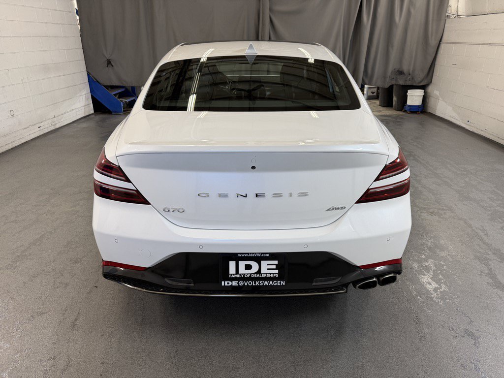 Used 2023 Uyuni White Genesis 2.0T image 9