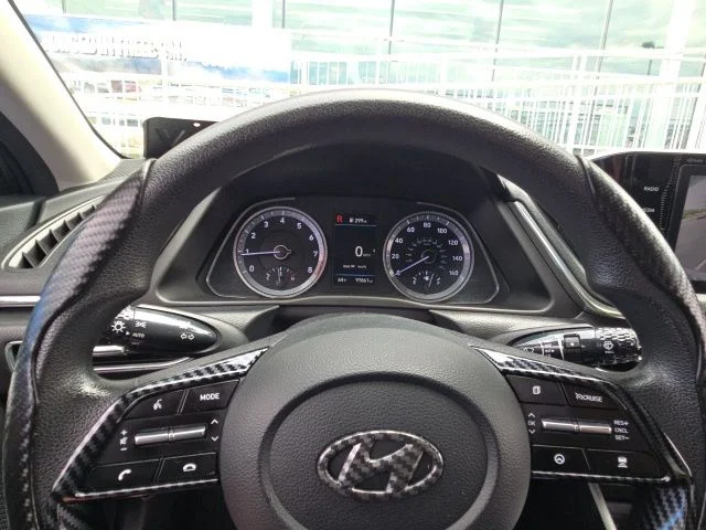 Used 2021 Gray Hyundai SEL image 9