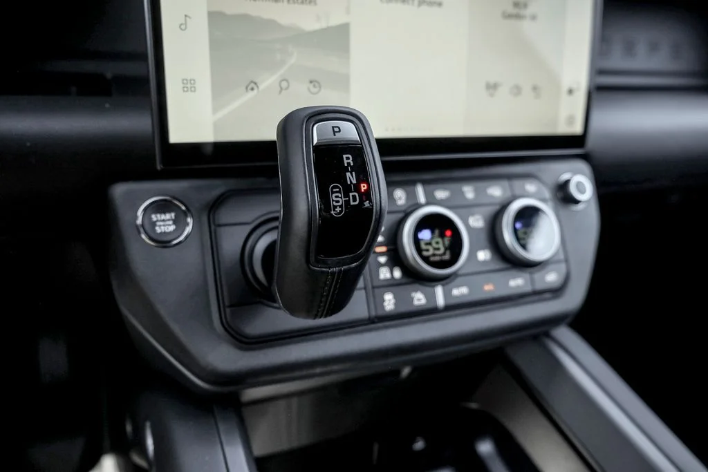 New 2026 Woolstone Green Land Rover X-Dynamic SE image 15