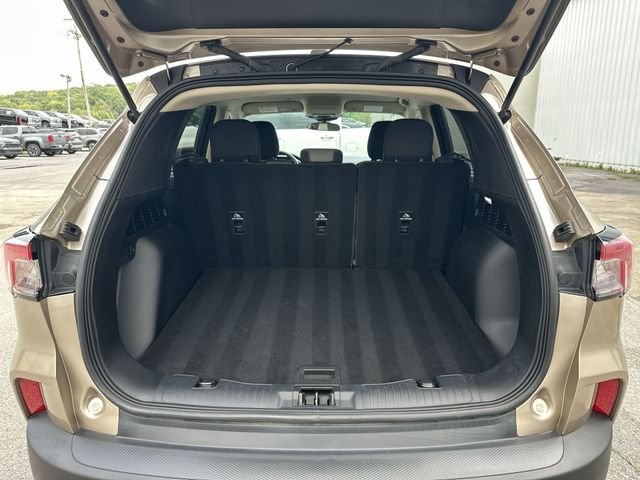 Used 2020 Gold Ford SE image 21