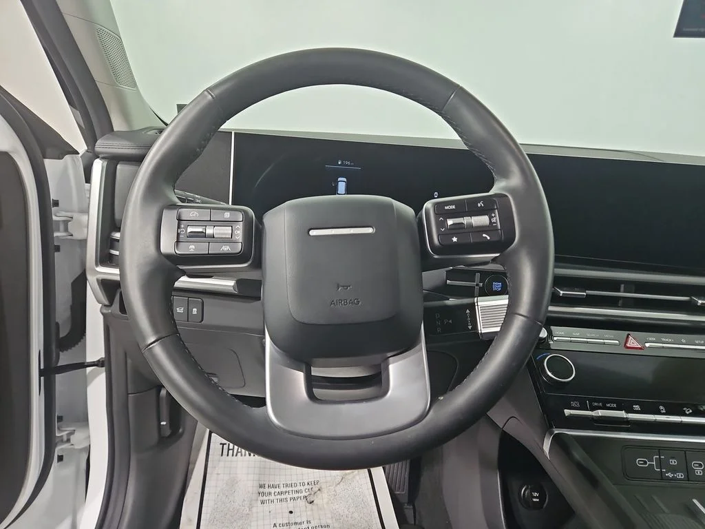 Used 2025 White Hyundai SEL image 16