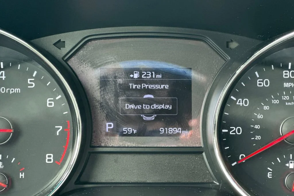 Used 2021 Pearl Kia LX image 25