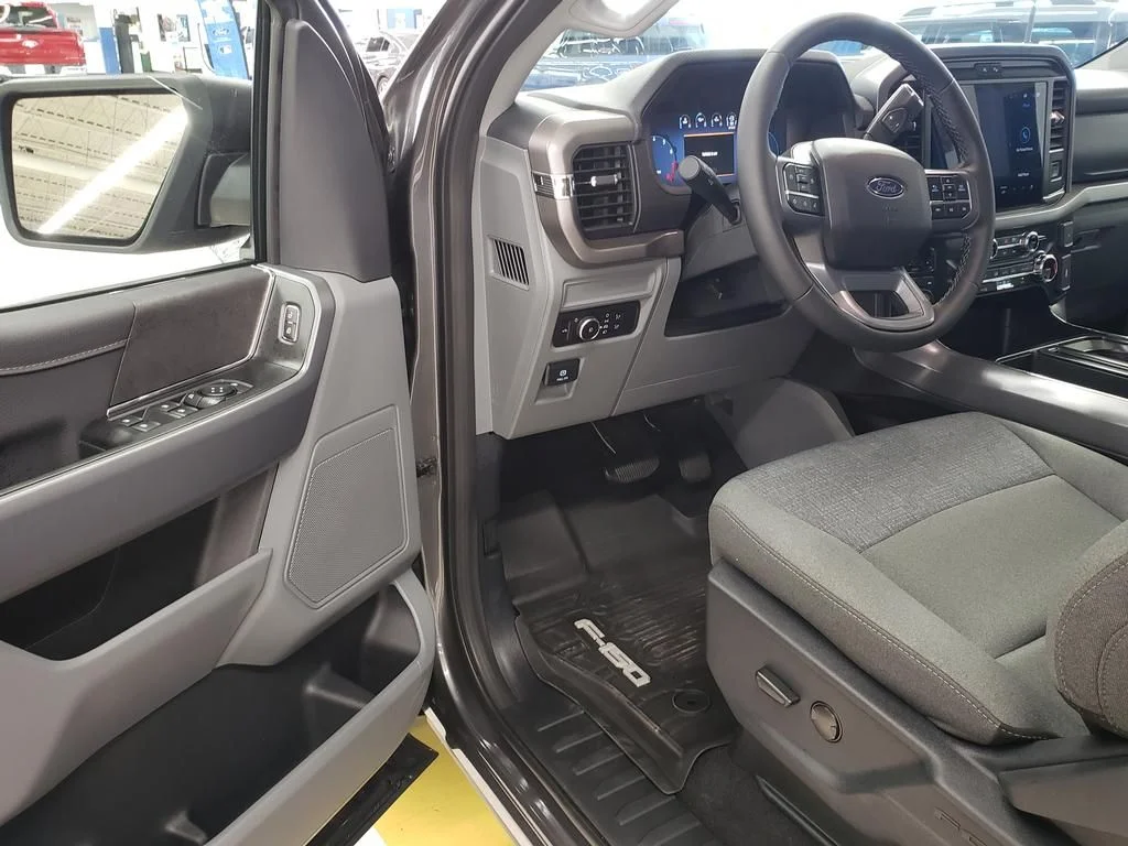 New 2026 Carbonized Gray Metallic Ford XLT image 10