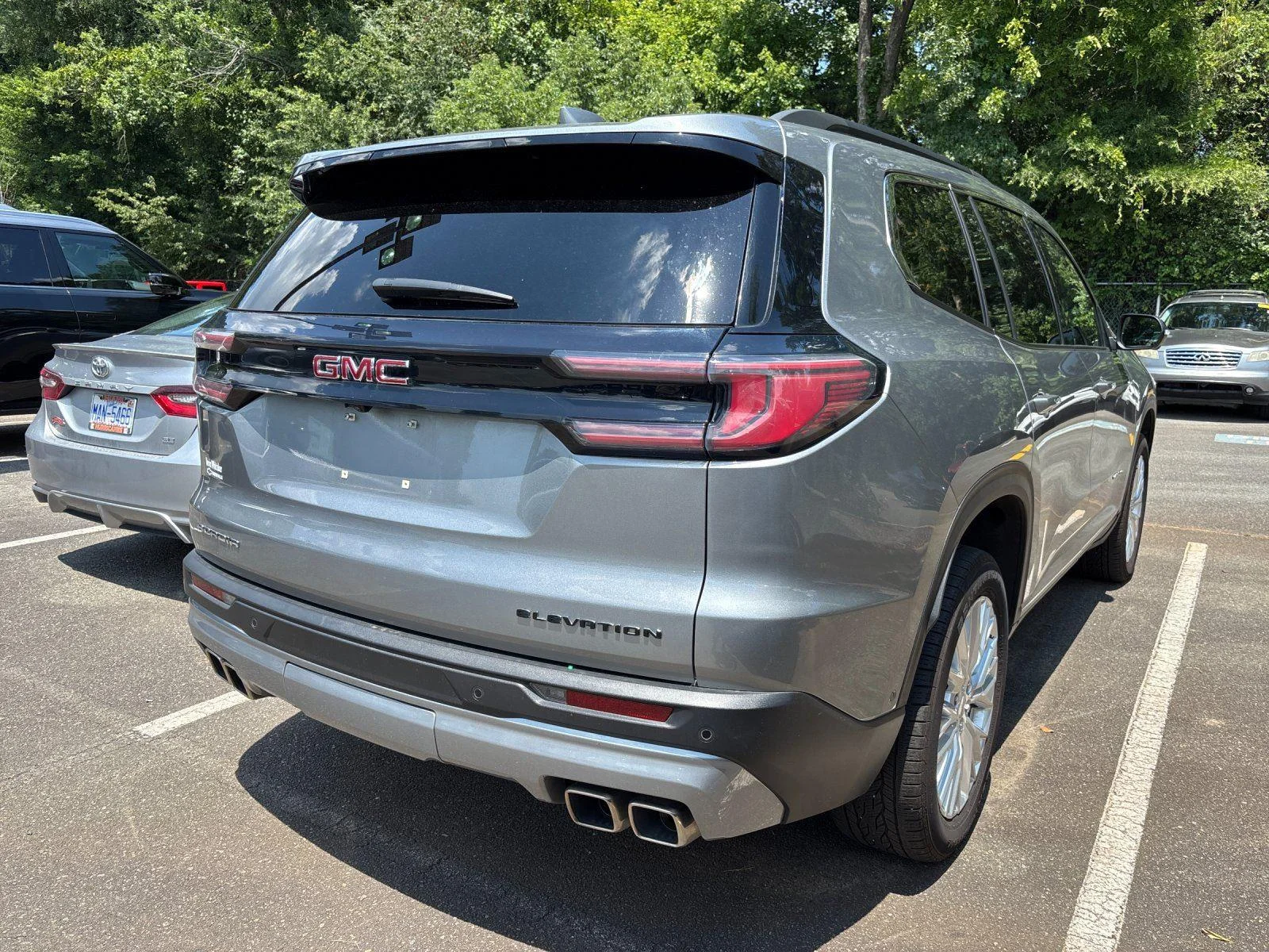 Used 2024 Sterling Metallic GMC FWD Elevation image 5