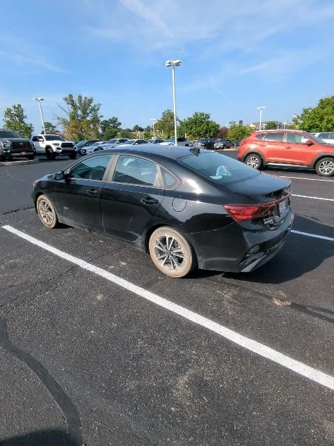 Used 2023 Black Kia LXS image 10