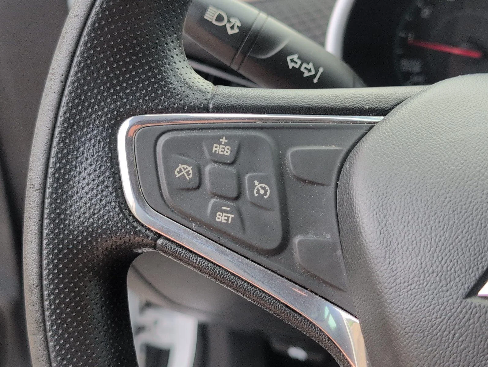 Used 2022 Summit White Chevrolet LT image 31