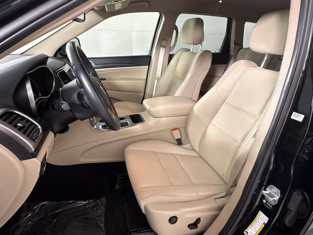 Used 2022 Black Jeep Laredo E image 24