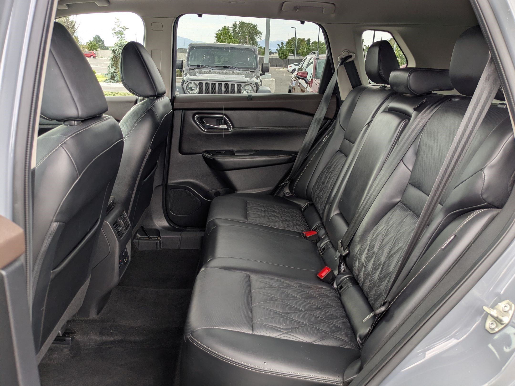 Used 2022 Boulder Gray Pearl Nissan Platinum image 29