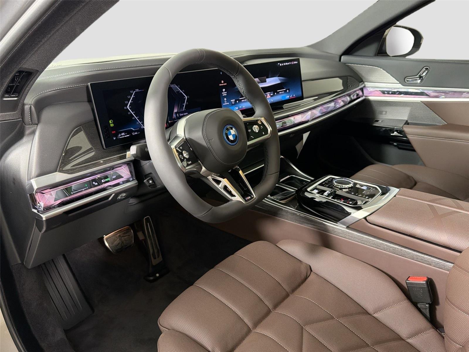 New 2026 Oxide Grey Metallic BMW 750e xDrive image 9