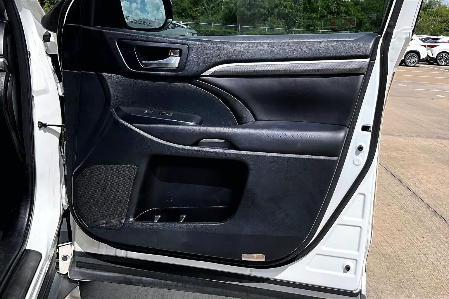 Used 2018 Blizzard Pearl Toyota SE image 34