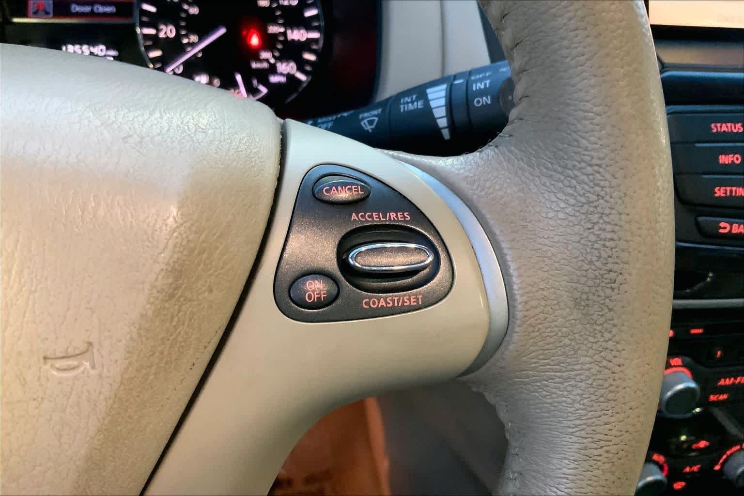 Used 2014 Moonlight White Nissan SL image 24