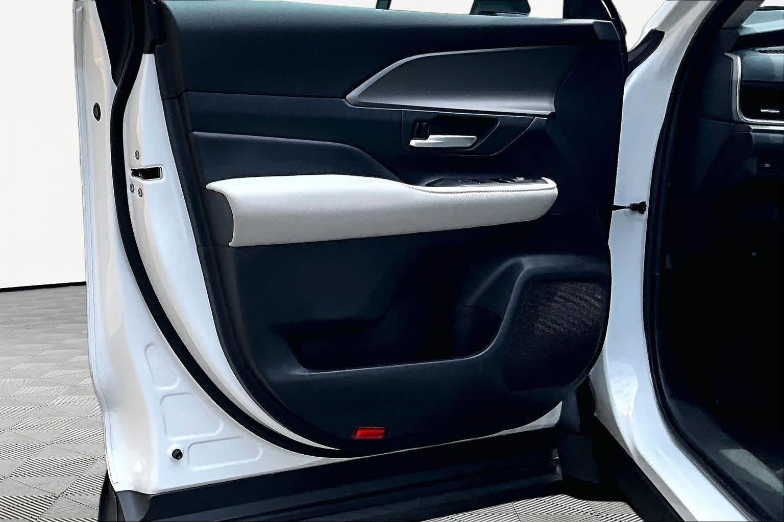 Used 2024 Wind Chill Pearl Toyota XLE image 22