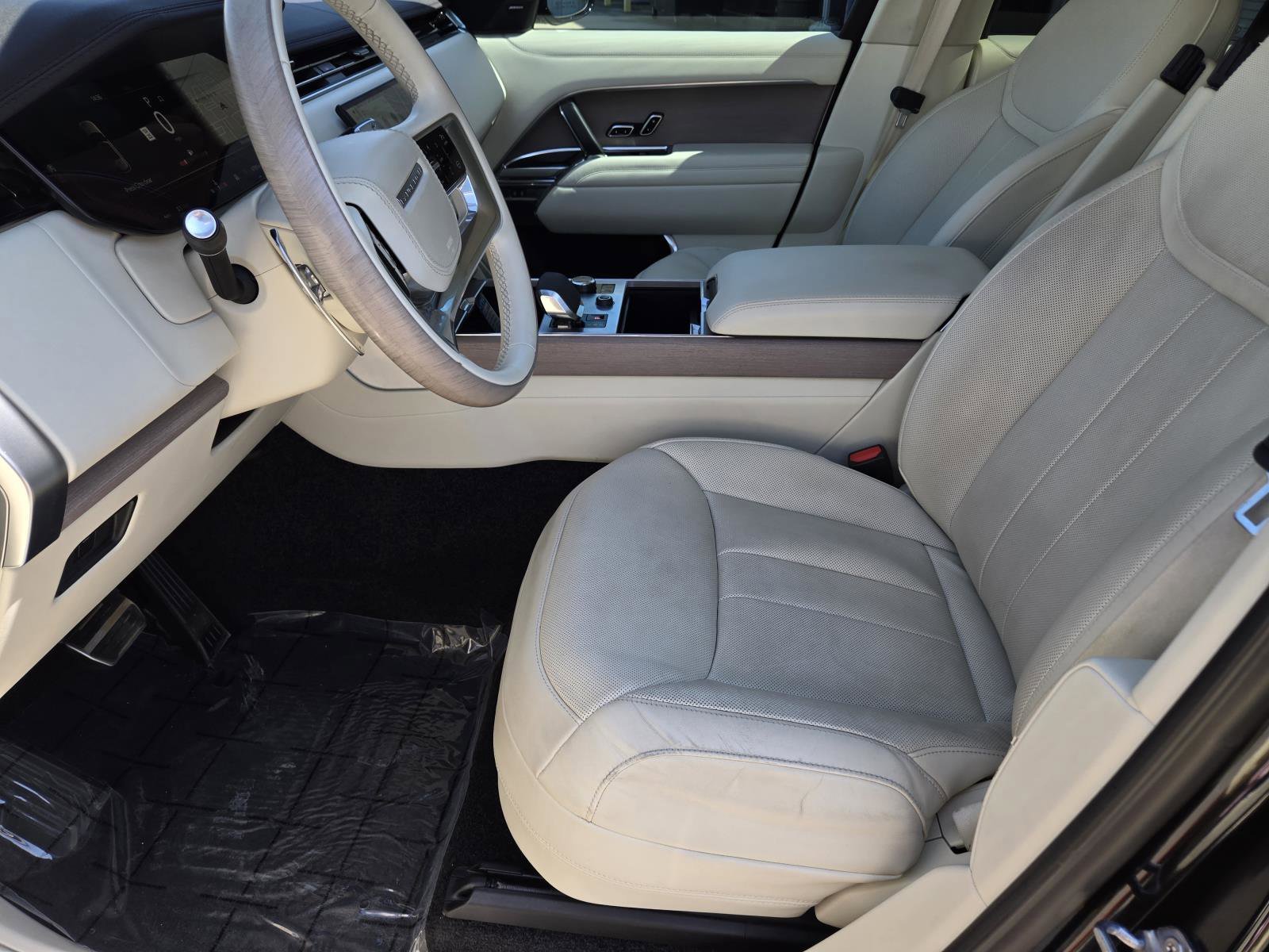 Used 2023 Santorini Black Land Rover SE image 25
