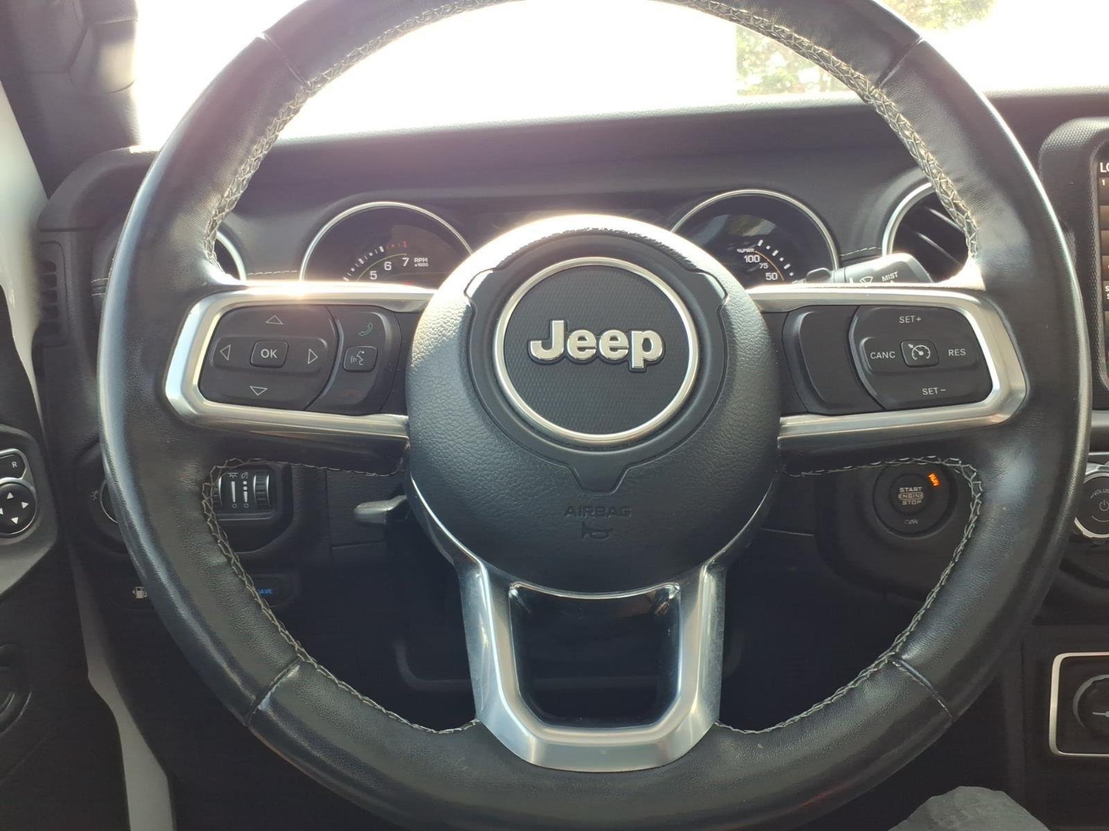 Used 2021 Bright White Clearcoat Jeep Unlimited Sahara image 27