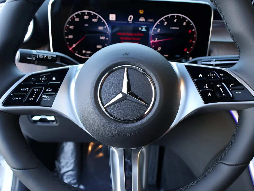 New 2026 Polar White Mercedes-Benz GLC 300 image 33