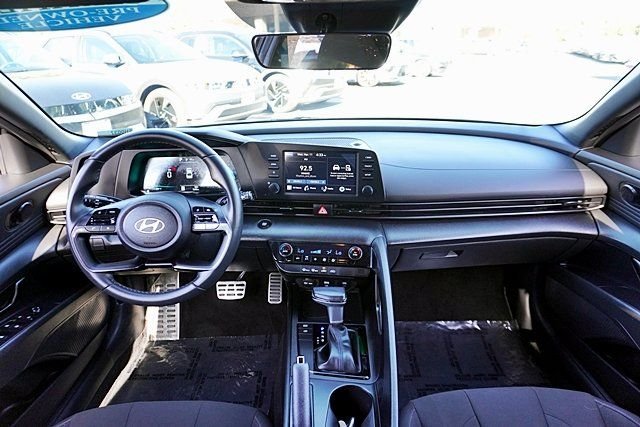 Used 2025 Gray Hyundai SEL Sport image 16