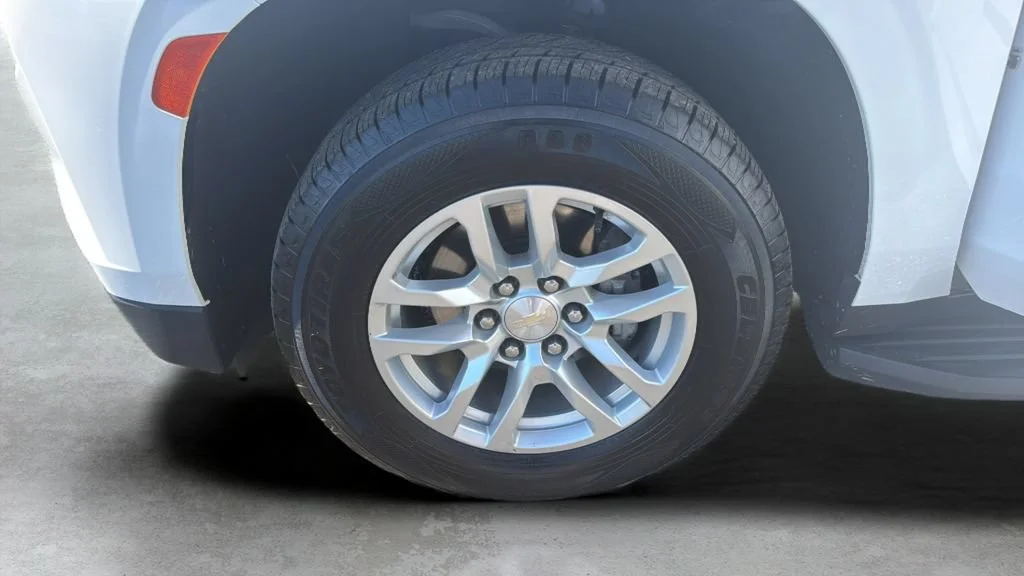 Used 2021 SUMMIT WHITE Chevrolet LT image 19