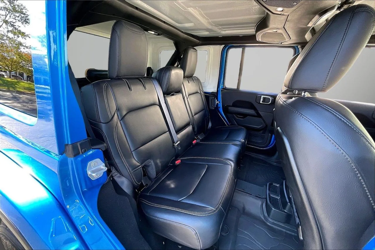 Used 2025 Blue Jeep Sahara image 23