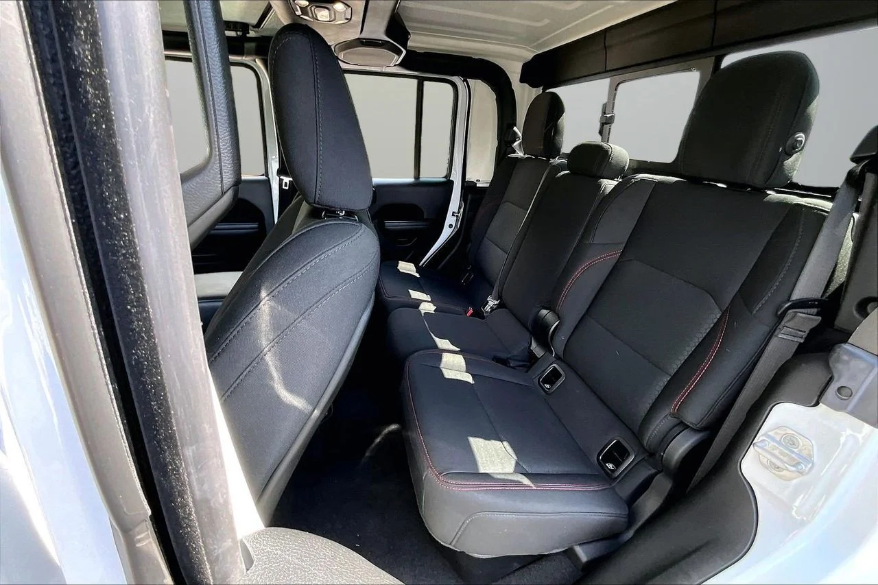 Used 2021 White Jeep Rubicon image 22