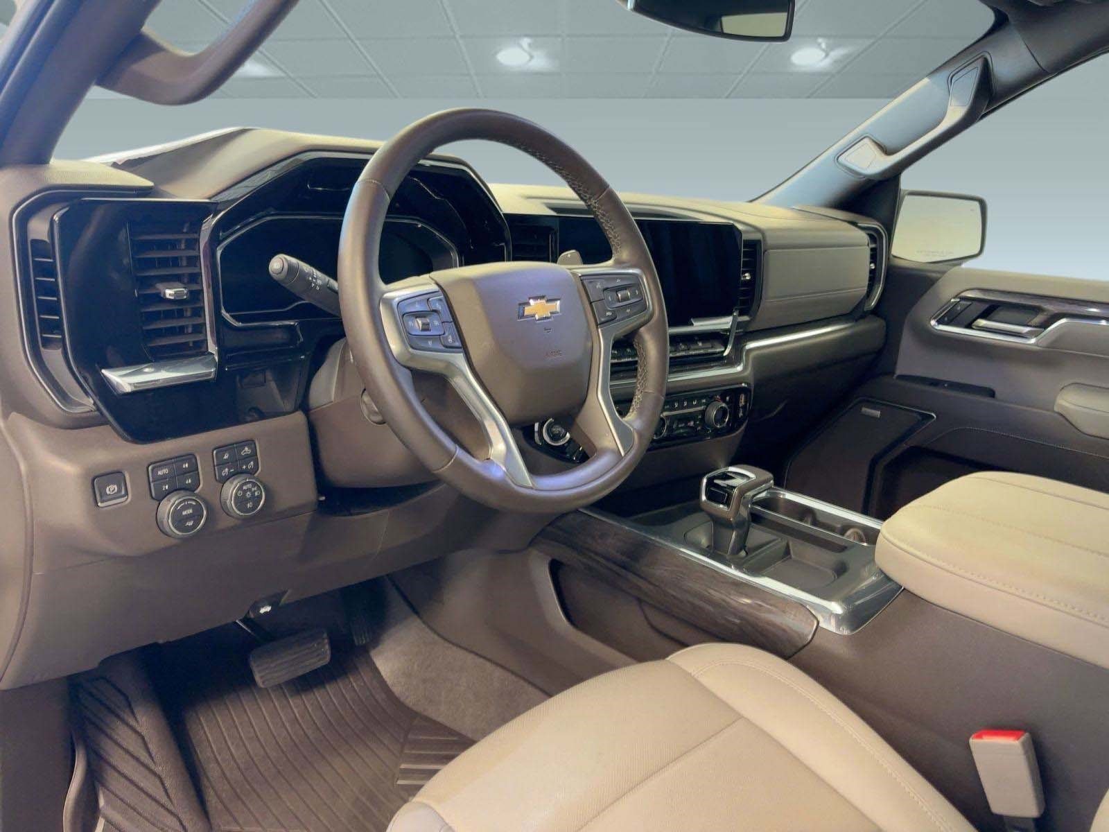 2024 Chevrolet Silverado 1500 LTZ photo 3